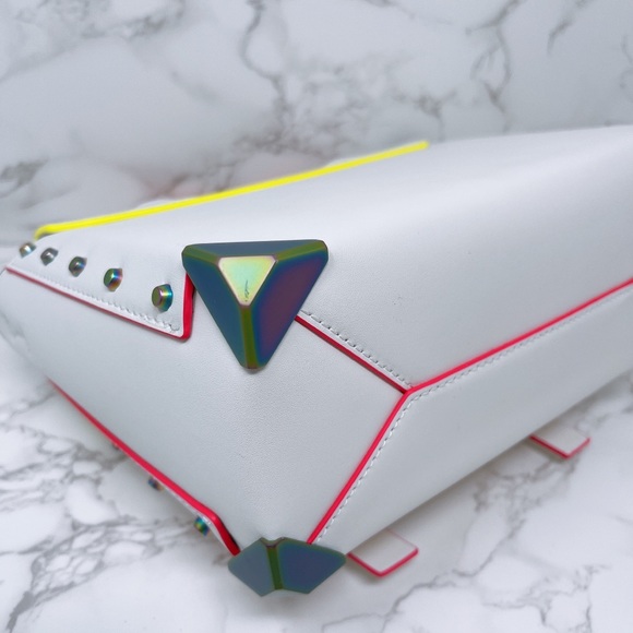 Michael Kors Manhattan Medium Satchel - Picture 2 of 13